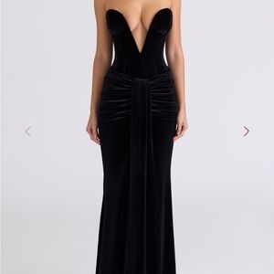 House of CB Black Strapless Velvet Plunge Gown